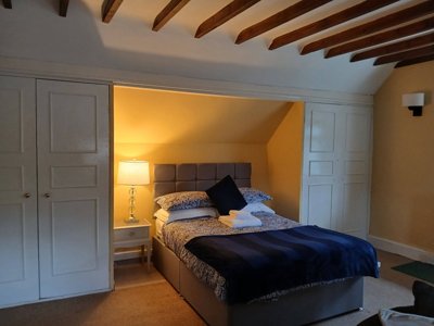 Room 1 — Double en-suite